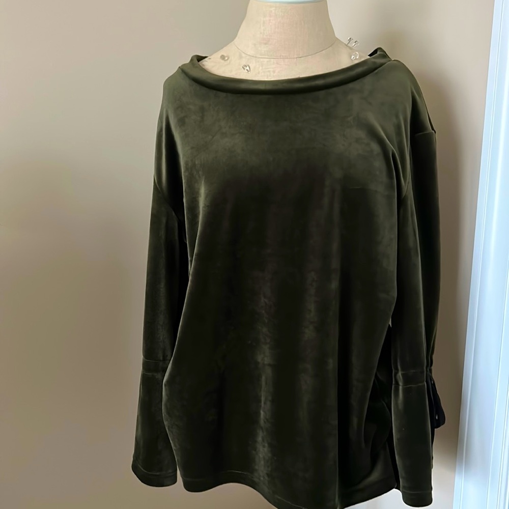 Sanctuary velvet green top